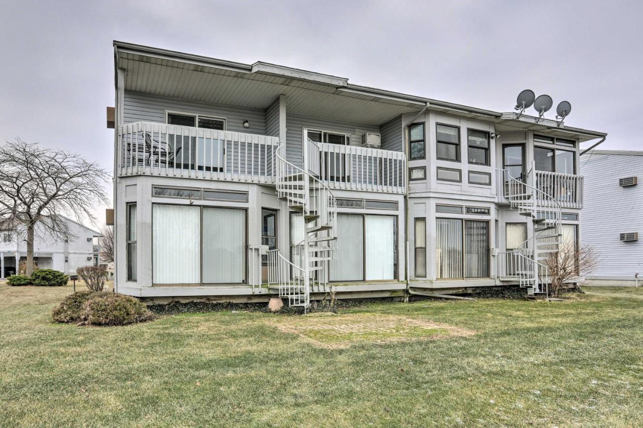 Condo With Balcony, Dock And Access To Lake Erie Sand Beach Kültér fotó